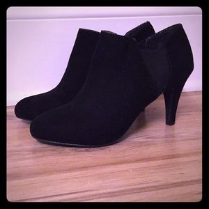 Nike West booties